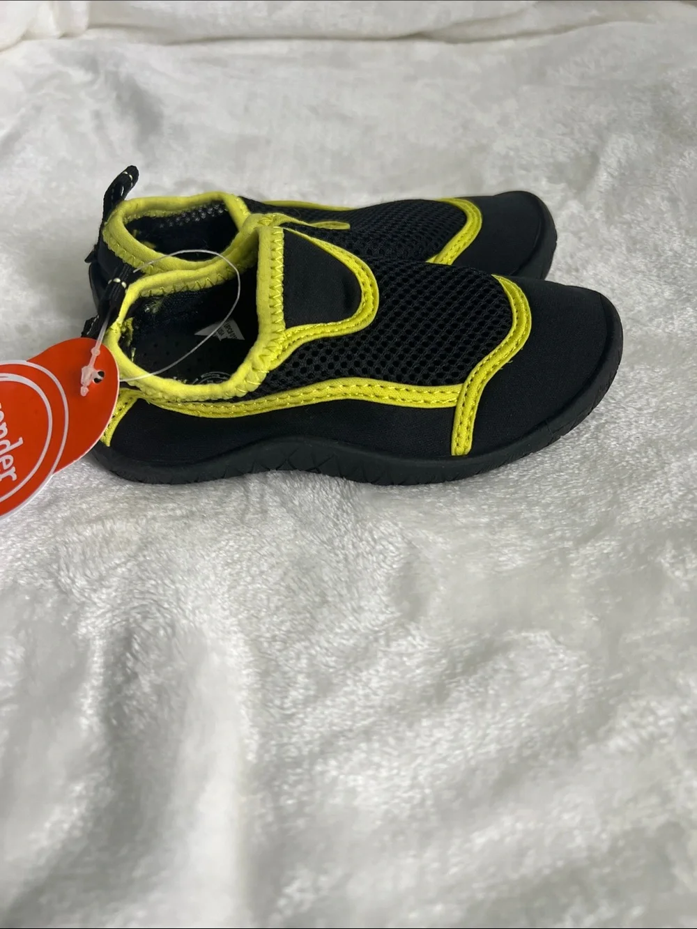 New wonder nation Black and Neon Yellow Kids Slip-On Water Shoes size 7-8
